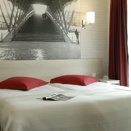 Adagio Paris 4*