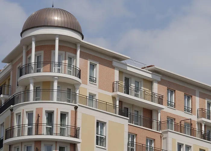 Adagio Paris 4*
